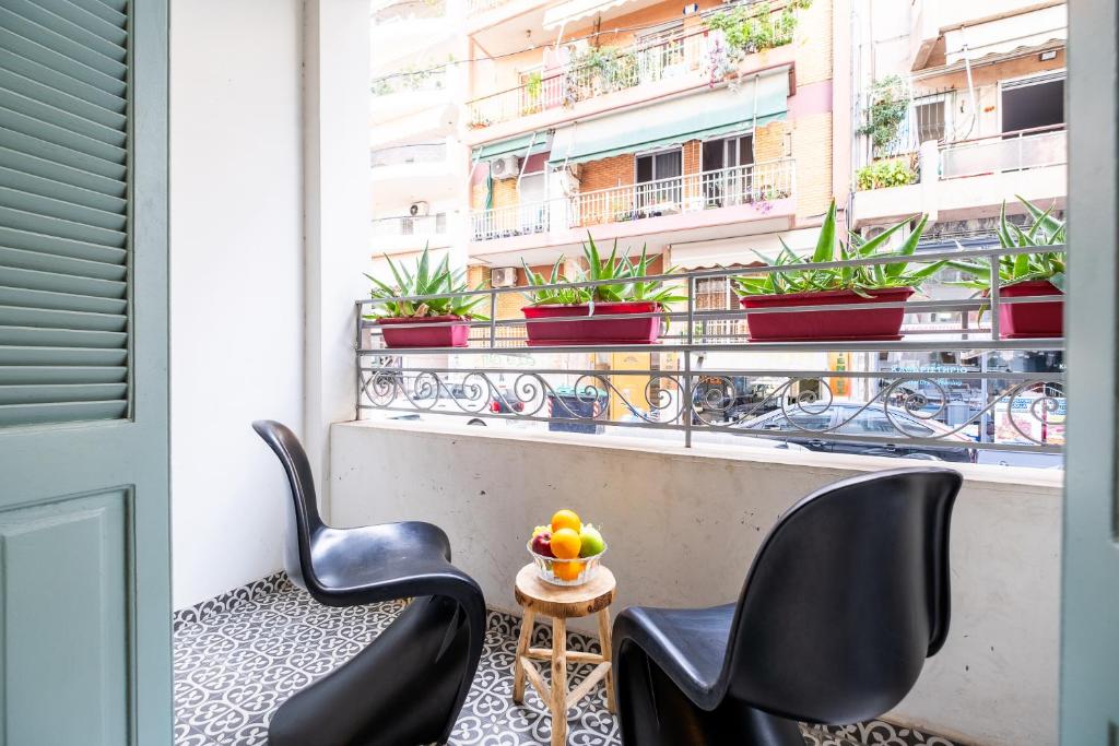 Central5 Boutique Apartments with Common Garden Next to Metro - 11