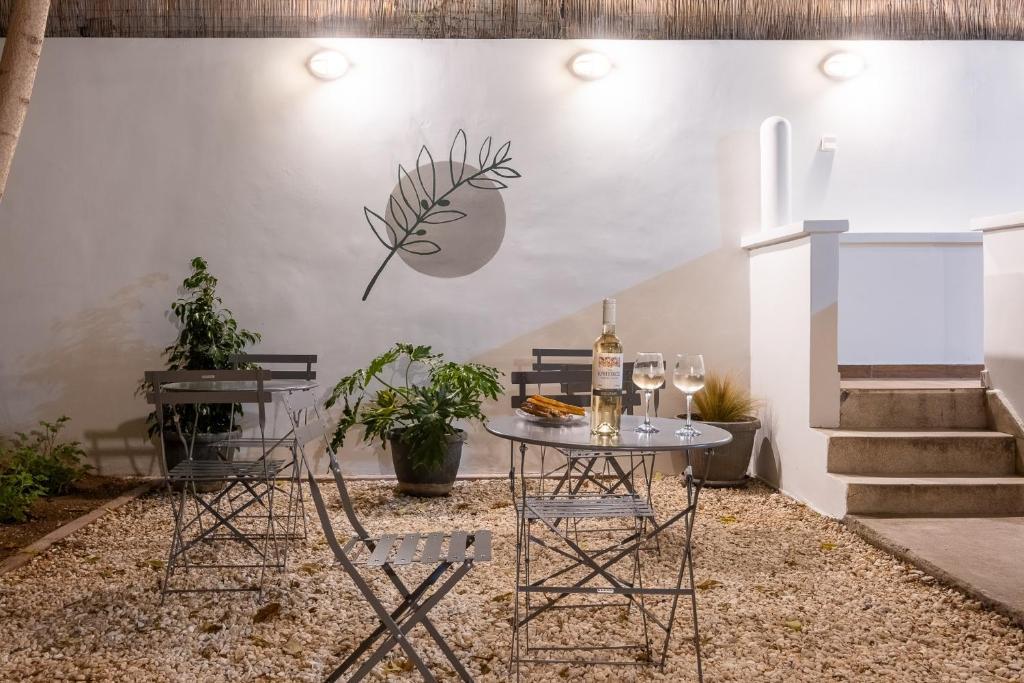 Central5 Boutique Apartments with Common Garden Next to Metro - 17