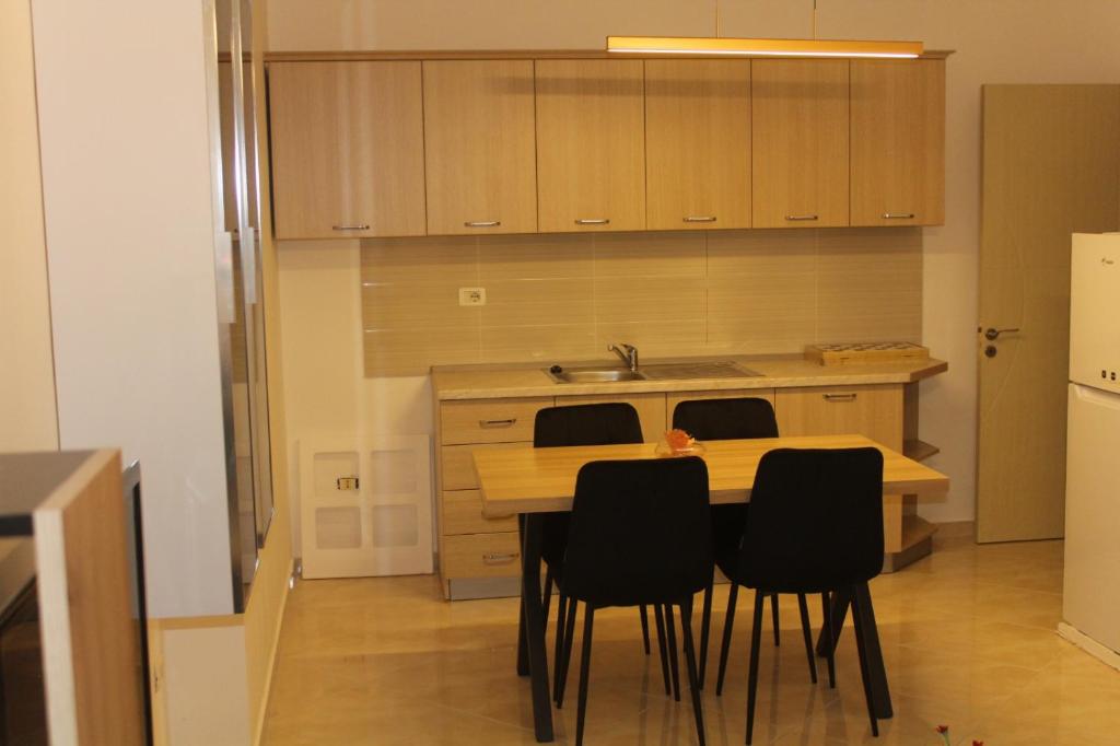K&K - Newly Furnished Apartment (Super Central) - Image 9