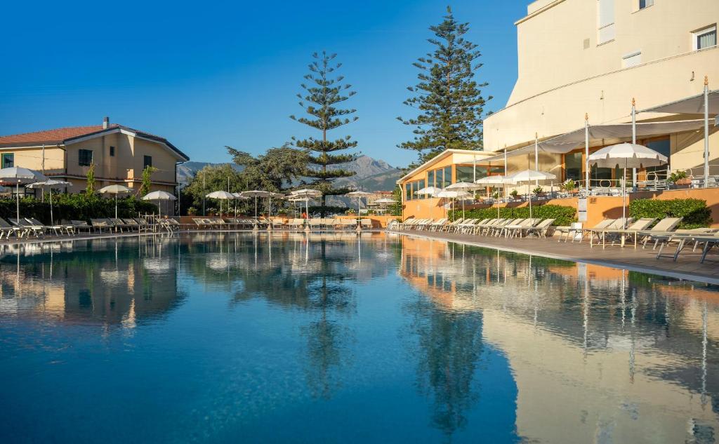 Bazén v ubytování Grand Hotel Vesuvio nebo v jeho okolí