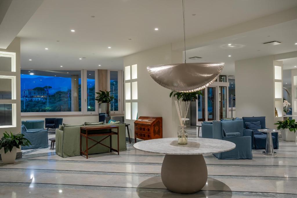 Posezení v ubytování Grand Hotel Vesuvio