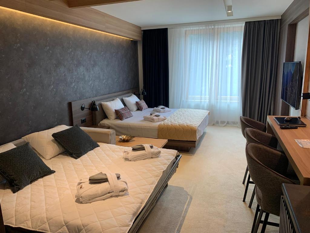 Postel nebo postele na pokoji v ubytování Woodside Kopaonik - Malo jezero, FREE Parking & SPA