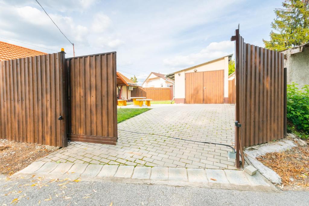 Zdjęcie z galerii obiektu Dió Vendégház w Mezőkövesd