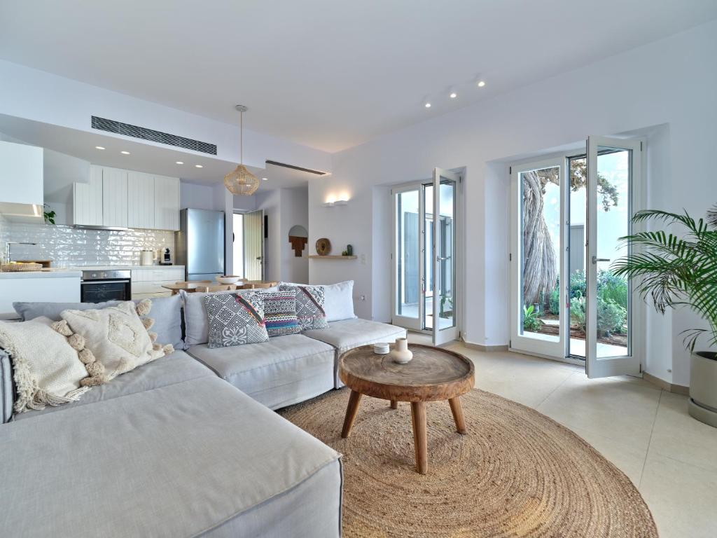 Posezení v ubytování Private Luxury Scarlet beachfront villa, Molos, Paros