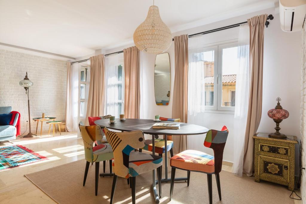 Málaga Centro II: Central and bright apartment with balconies