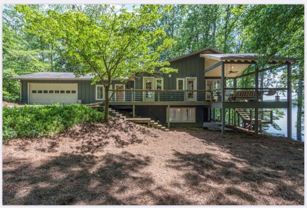 Vacation Home Lakefront Luxury, Winchester, TN