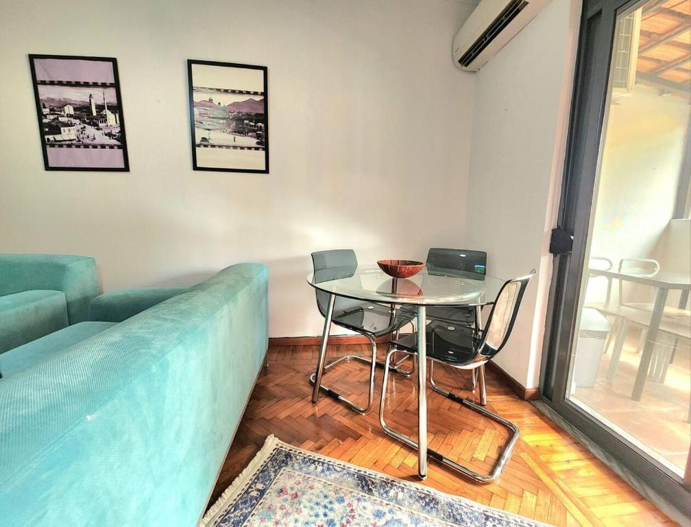 Turqoise Flat in City Center with 24H Self Check In - Image 4
