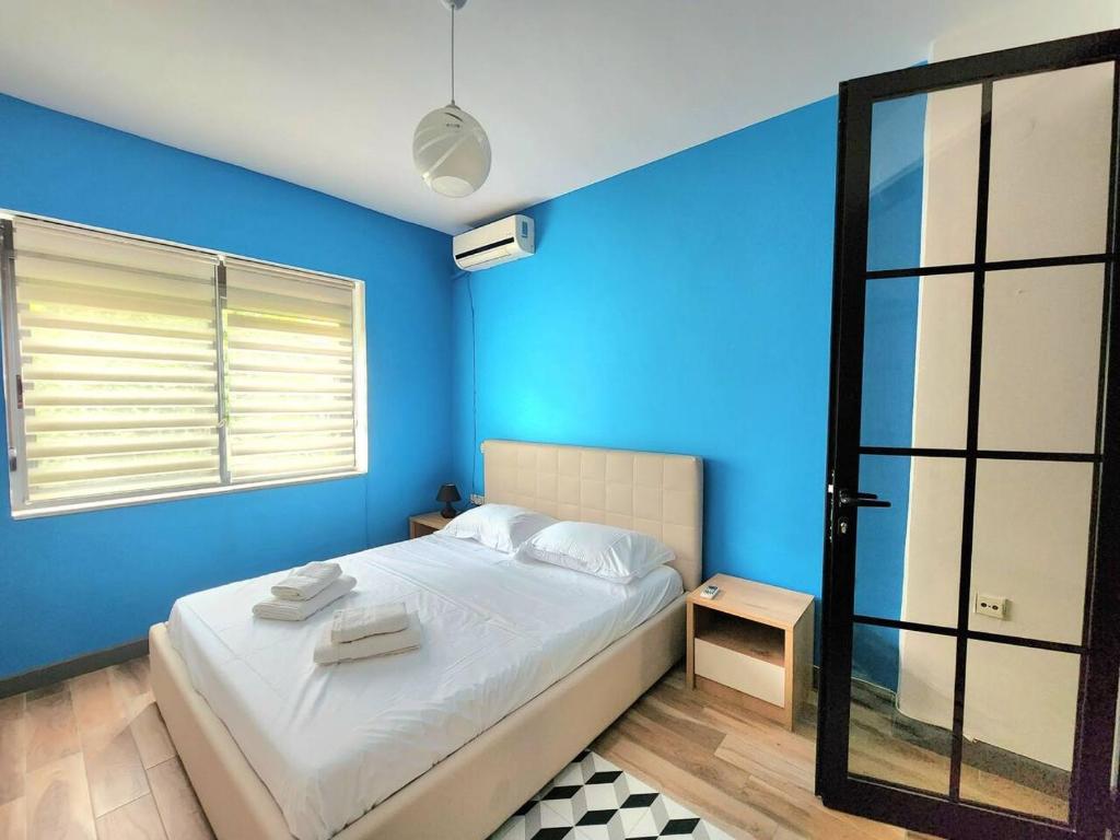 Turqoise Flat in City Center with 24H Self Check In - Image 7