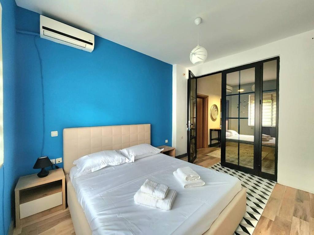 Turqoise Flat in City Center with 24H Self Check In - Image 2