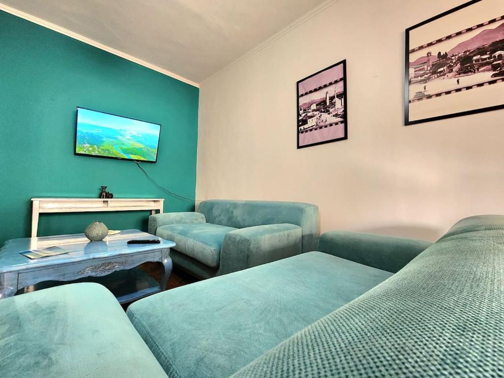 Turqoise Flat in City Center with 24H Self Check In - Image 5