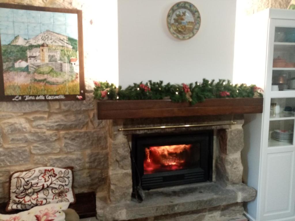 a living room with a fireplace with christmas decorations at La tana delle coccinelle in Capracotta