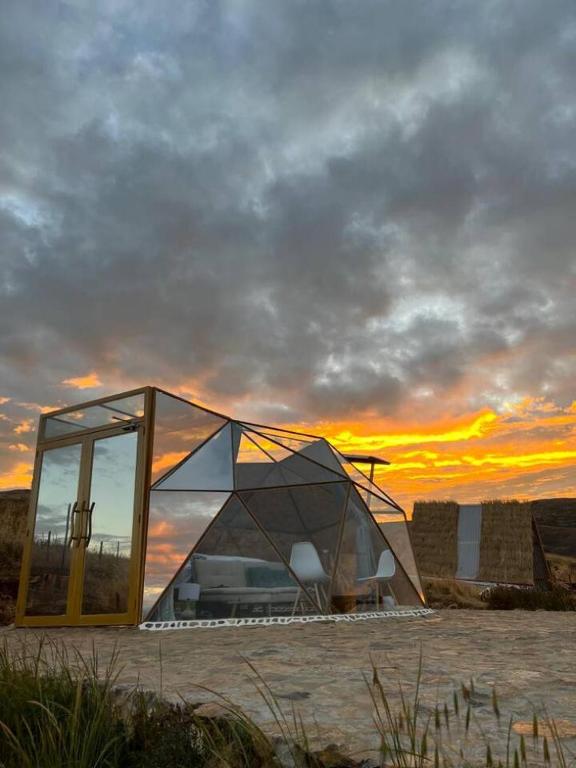 Východ nebo západ slunce při pohledu z luxury tent nebo okolí