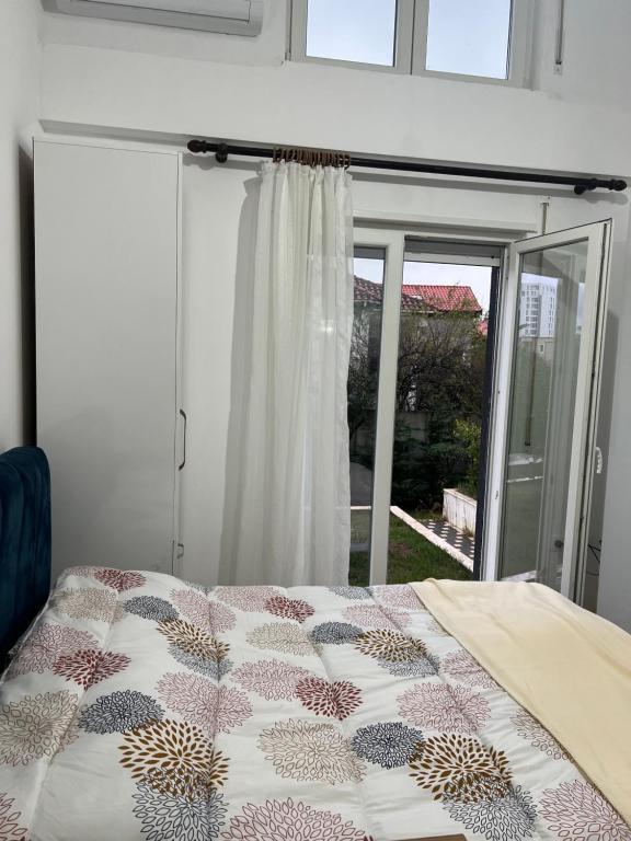 Atrium Apartment - Image 1