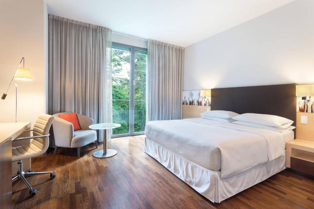 Four Points by Sheraton Ljubljana Mons - Deluxe Guest Room, 1 Queen