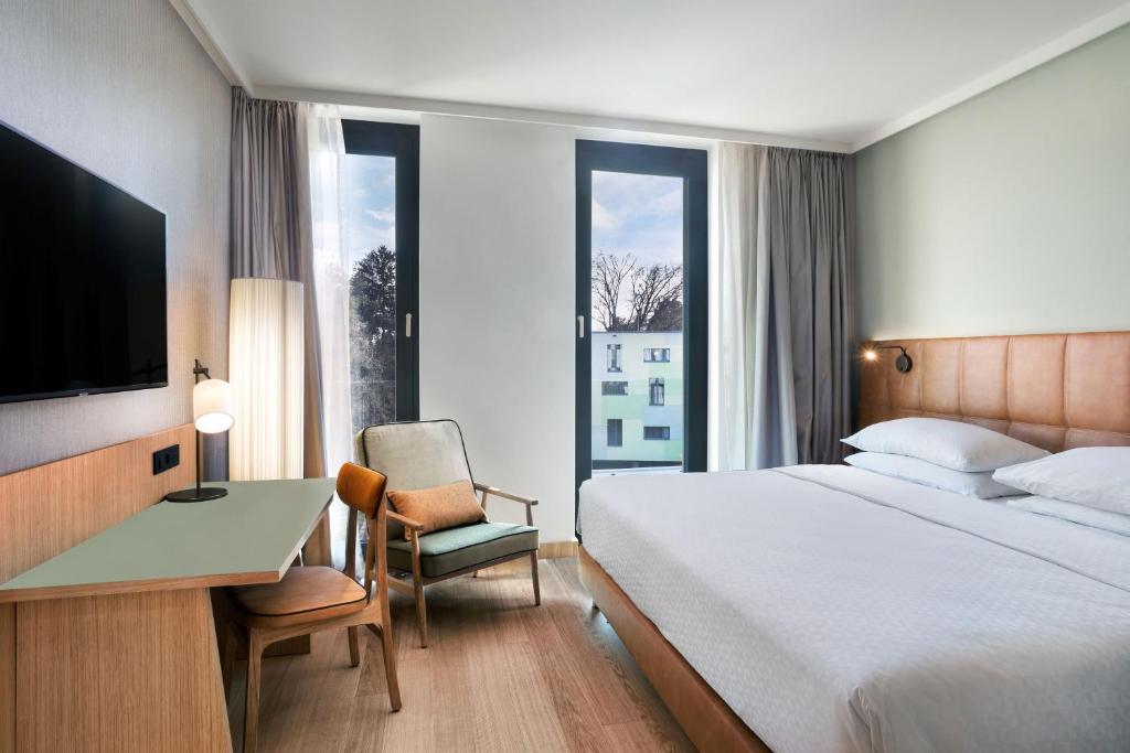 Four Points by Sheraton Ljubljana Mons - Deluxe King, Deluxe Guest Room, 1 King