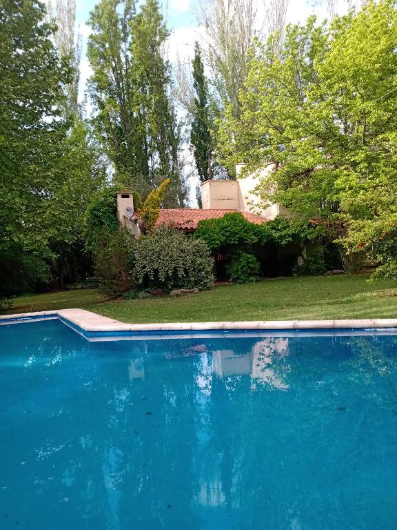 Piscina a La Chacrita o a prop