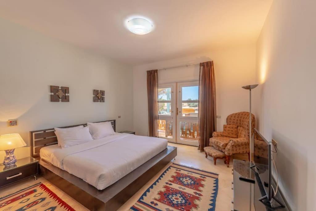 Postel nebo postele na pokoji v ubytování Golf Luxury villa with private pool