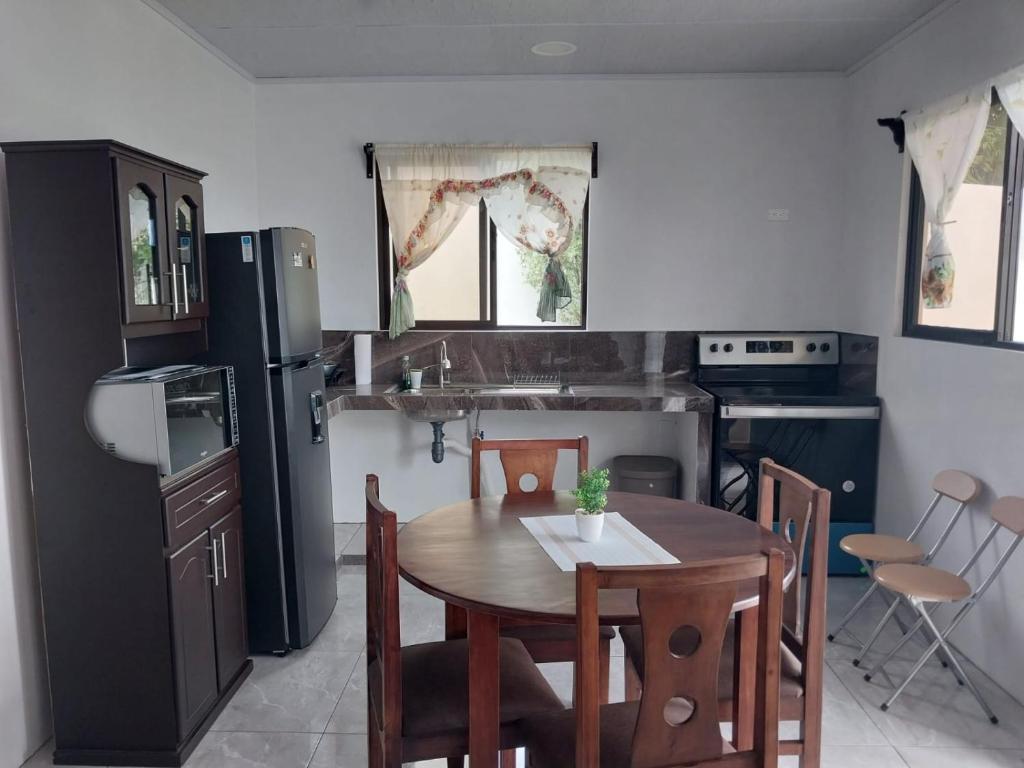 Kuchyň nebo kuchyňský kout v ubytování Arenal Vistas del Paraiso