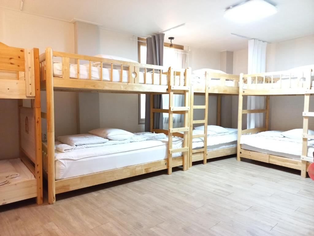 Pohang Youngildae Guesthouse - Sala Familiar Superior
