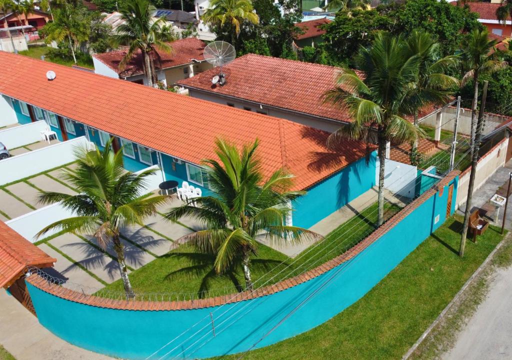 an aerial view of a resort with palm trees at Mare de Lua Boraceia in Boracéia