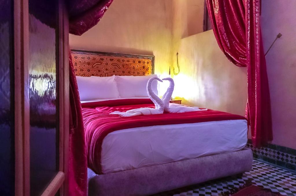 Postel nebo postele na pokoji v ubytování Riad Dar Lalj Fes
