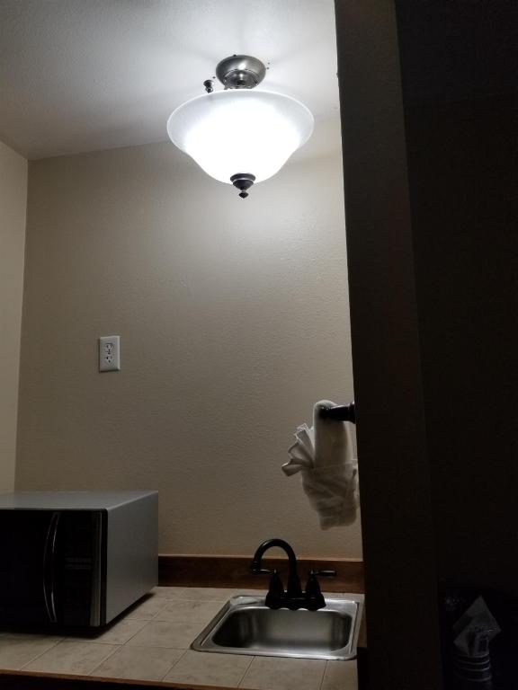 Kuchyň nebo kuchyňský kout v ubytování Cedars Inn