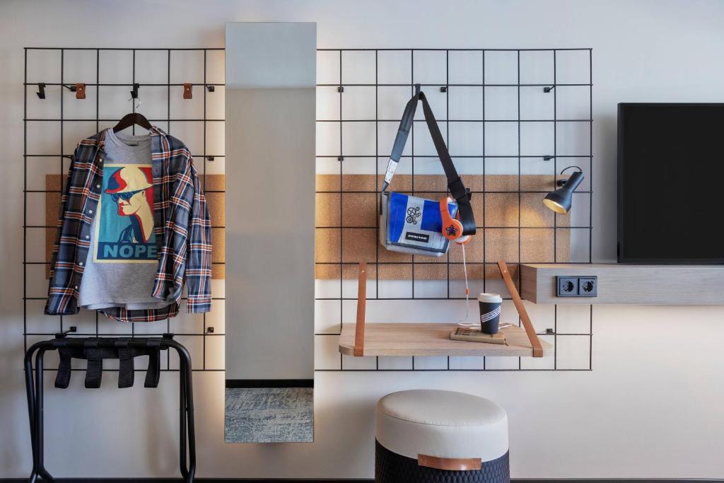 Moxy Hamburg Altona - Resim 18