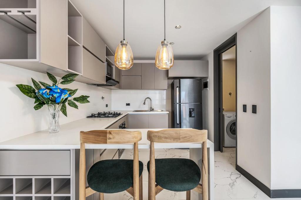 Kuchyň nebo kuchyňský kout v ubytování Apartamentos HOUSY Laureles