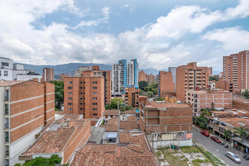 Nespecifikovaný výhled na destinaci Medellín nebo výhled na město při pohledu z aparthotelu