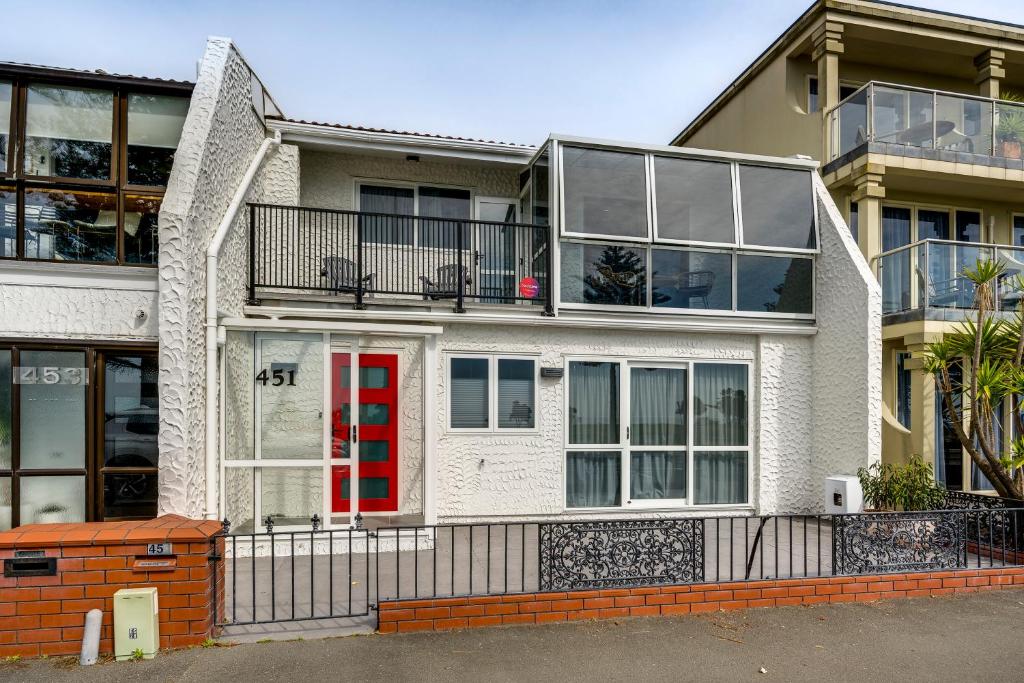 Marine Parade Beachfront Napier Holiday Unit, Napier (updated prices