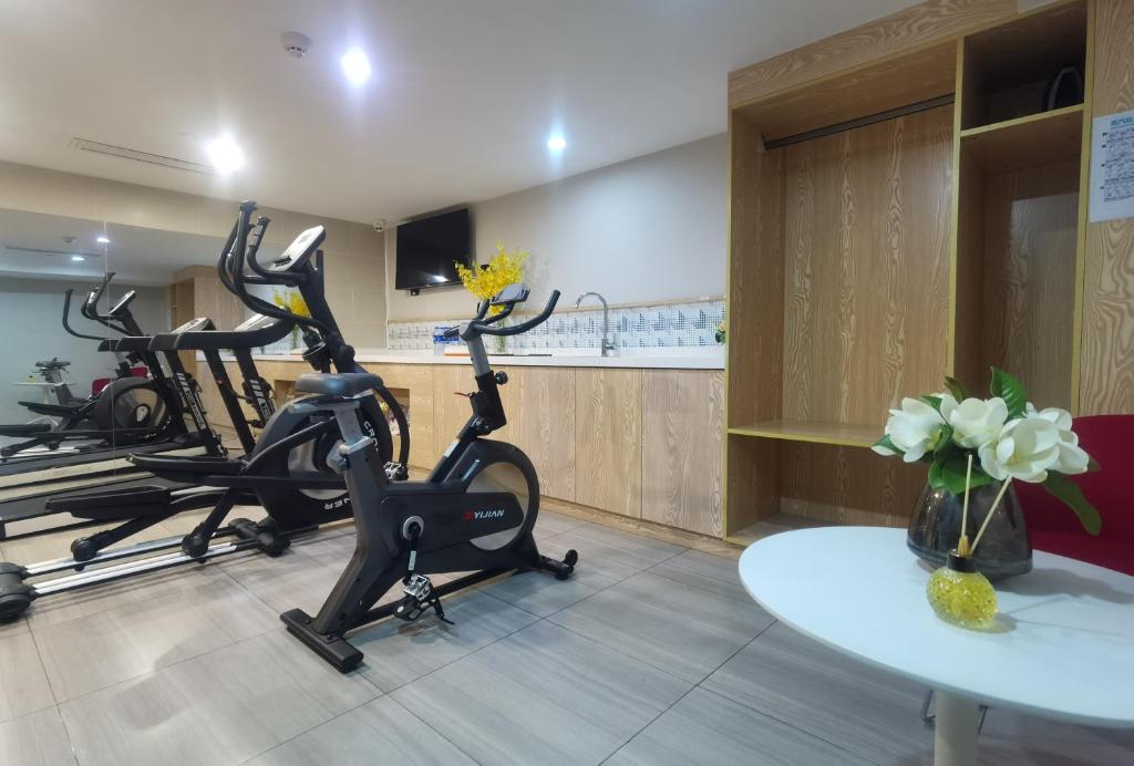 Fitness centrum a/nebo fitness zařízení v ubytování Holiday Inn Express Shanghai Gubei by IHG