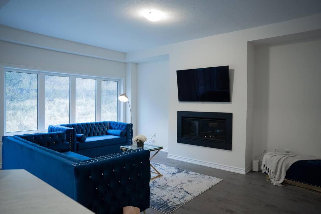 New Luxury Home in Paris/ Brant Executive Rentals, Brantford (updated