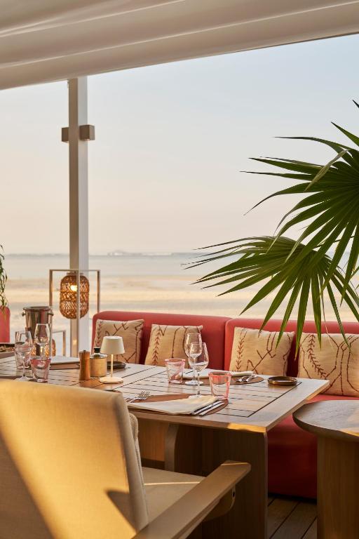 Гостиная зона в LUX* Belle Mare Resort & Villas