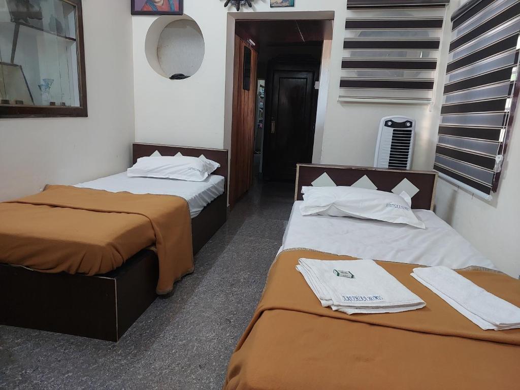 Postel nebo postele na pokoji v ubytování Karthika Homes