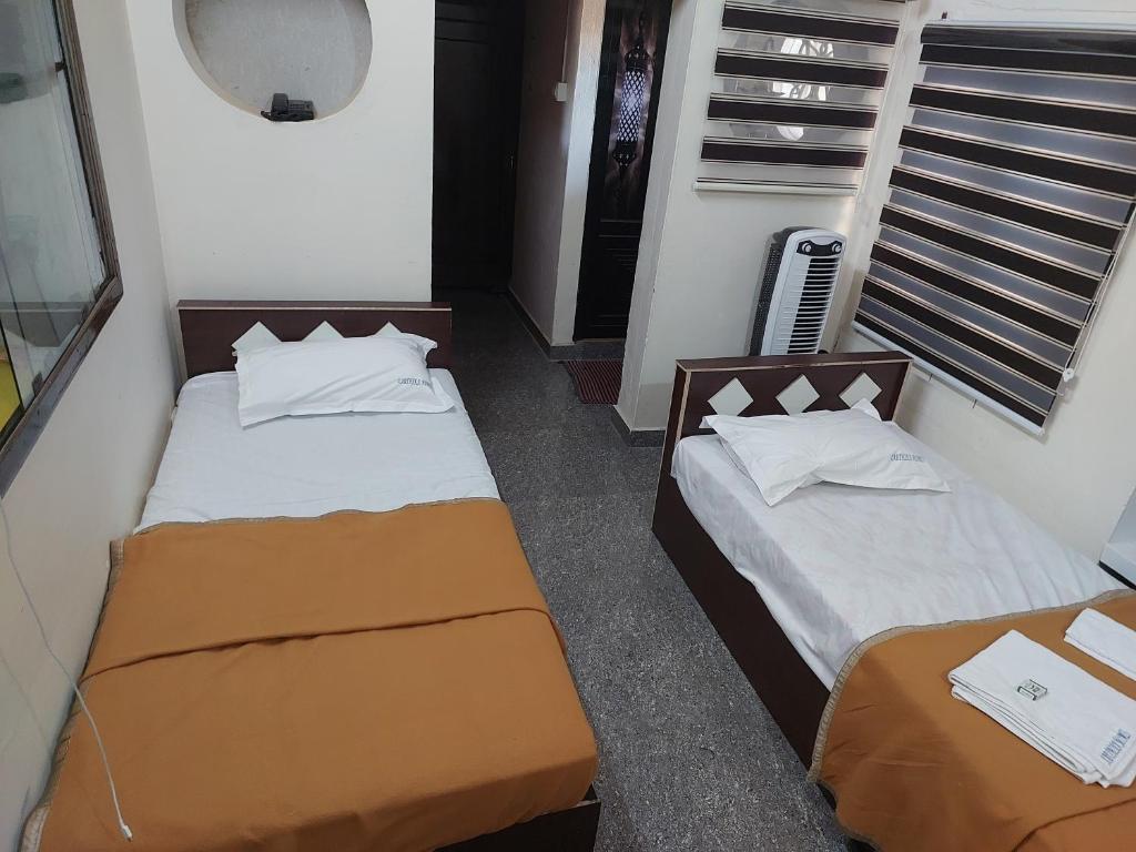 Postel nebo postele na pokoji v ubytování Karthika Homes