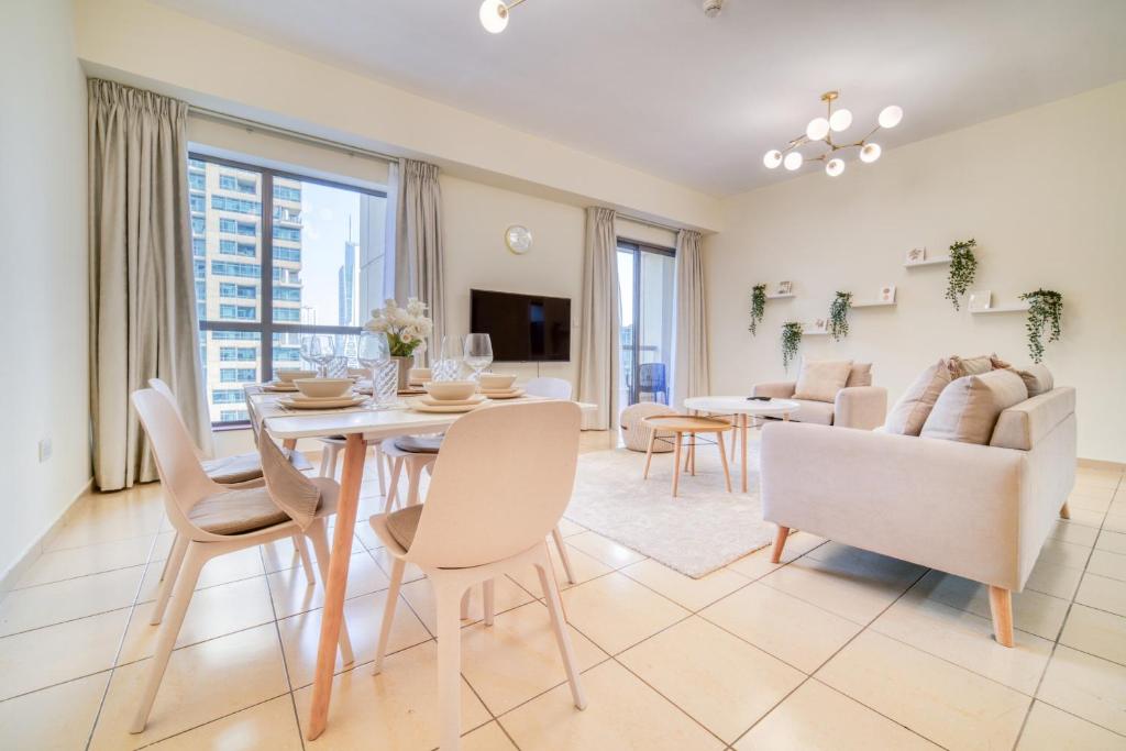 TV a/nebo společenská místnost v ubytování Rimal 1 - Jumeirah Beach Residence - Mint Stay