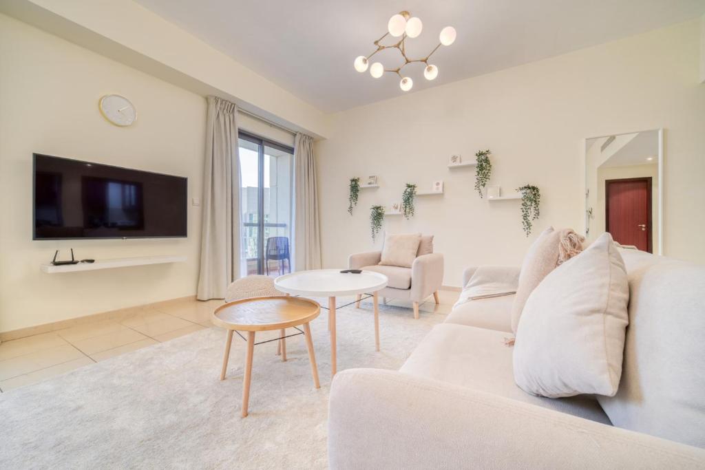 TV a/nebo společenská místnost v ubytování Rimal 1 - Jumeirah Beach Residence - Mint Stay