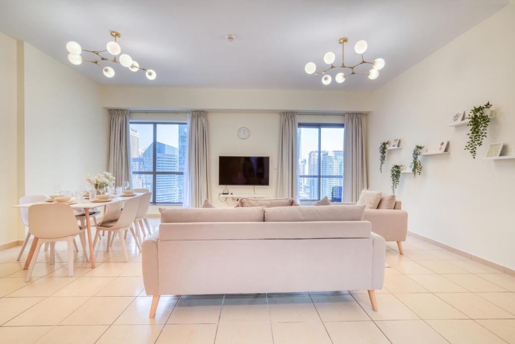 TV a/nebo společenská místnost v ubytování Rimal 1 - Jumeirah Beach Residence - Mint Stay