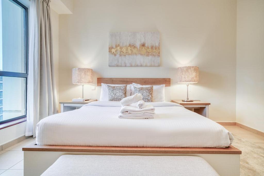 Postel nebo postele na pokoji v ubytování Rimal 1 - Jumeirah Beach Residence - Mint Stay