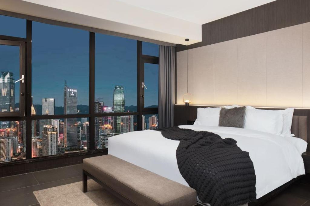 Postel nebo postele na pokoji v ubytování Jinxi Aerial Riverview Hotel - Chongqing Jiefangbei Hongya Cave