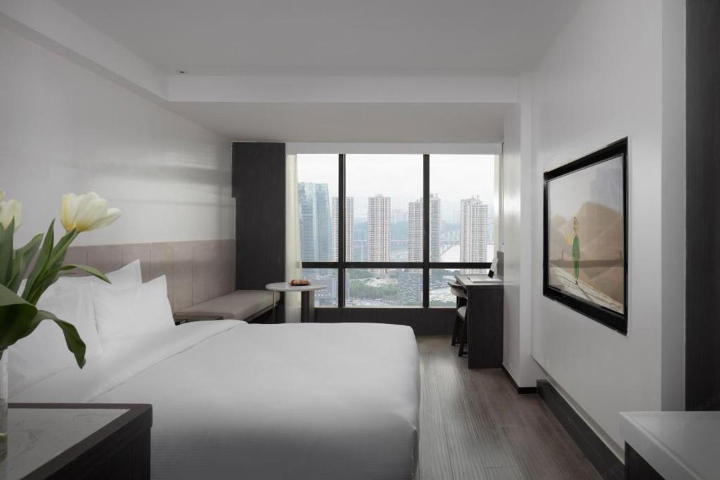 Postel nebo postele na pokoji v ubytování Jinxi Aerial Riverview Hotel - Chongqing Jiefangbei Hongya Cave