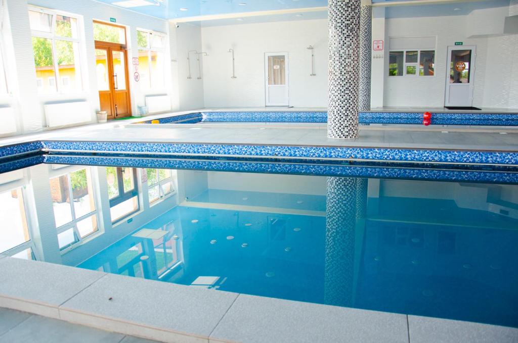 Bazén v ubytování Hotel VIZA & SPA nebo v jeho okolí