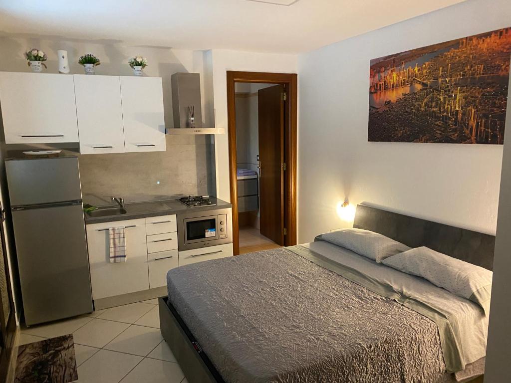 A kitchen or kitchenette at Room Mazzini