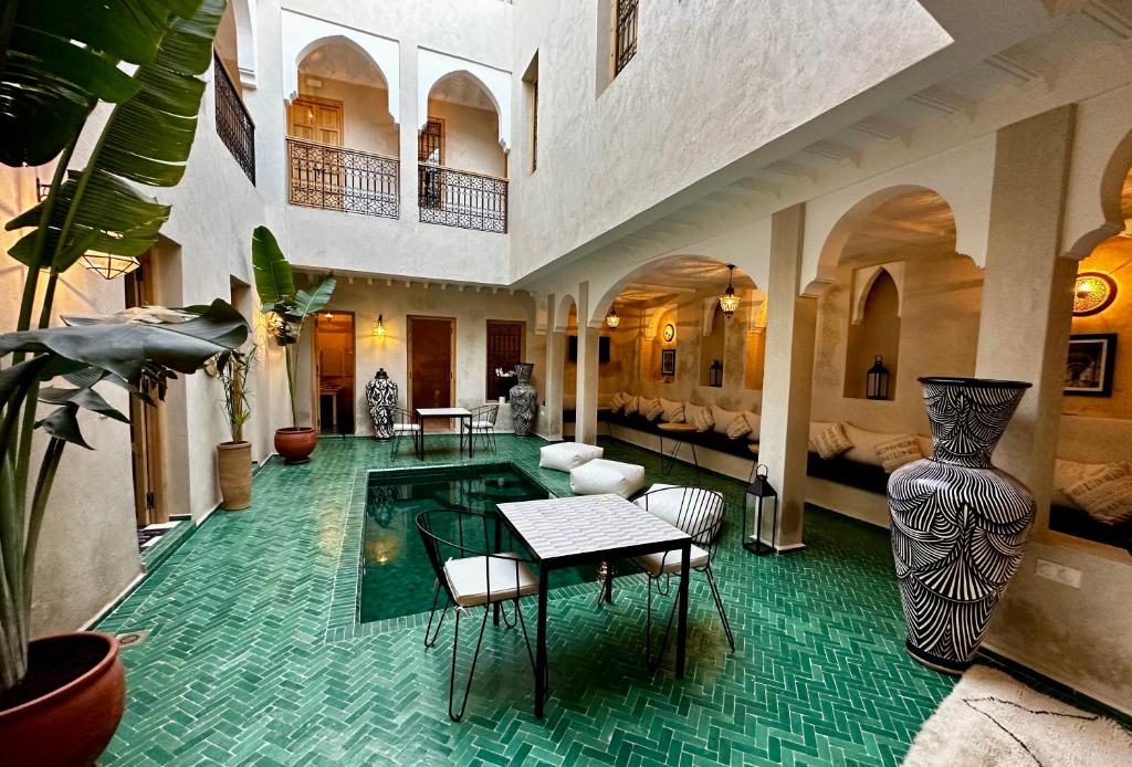 Bazén v ubytování Riad Citrus By La Siredrah nebo v jeho okolí