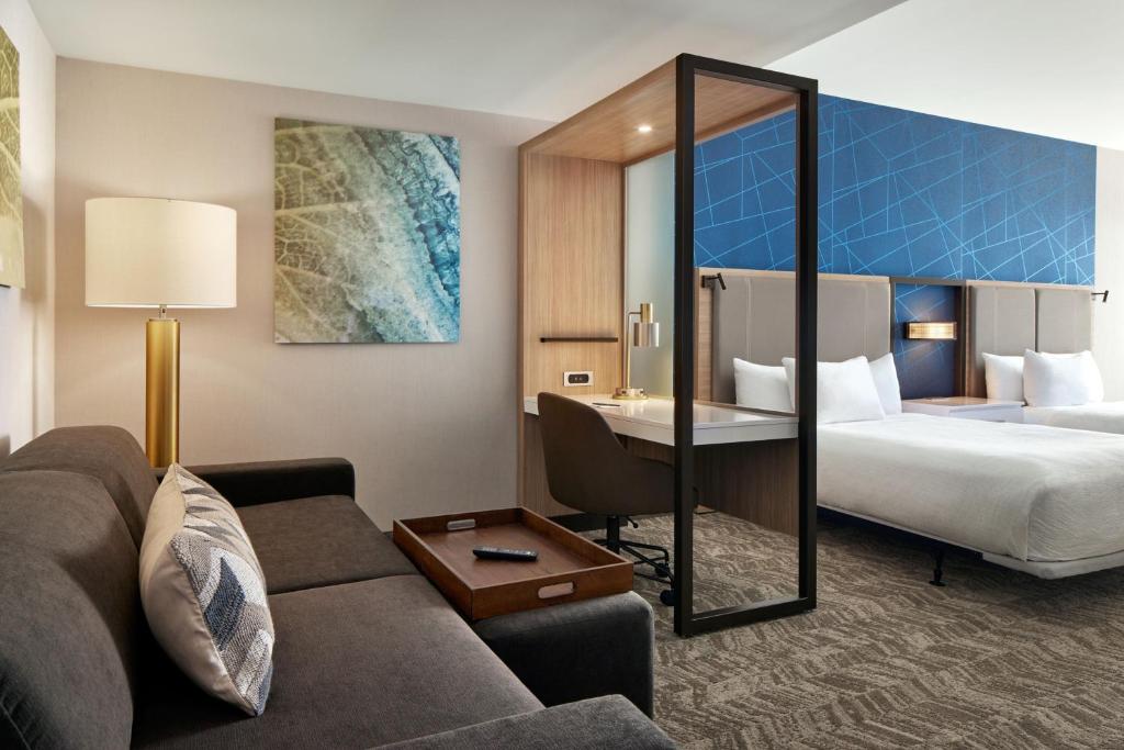 Postel nebo postele na pokoji v ubytování SpringHill Suites by Marriott Frederica