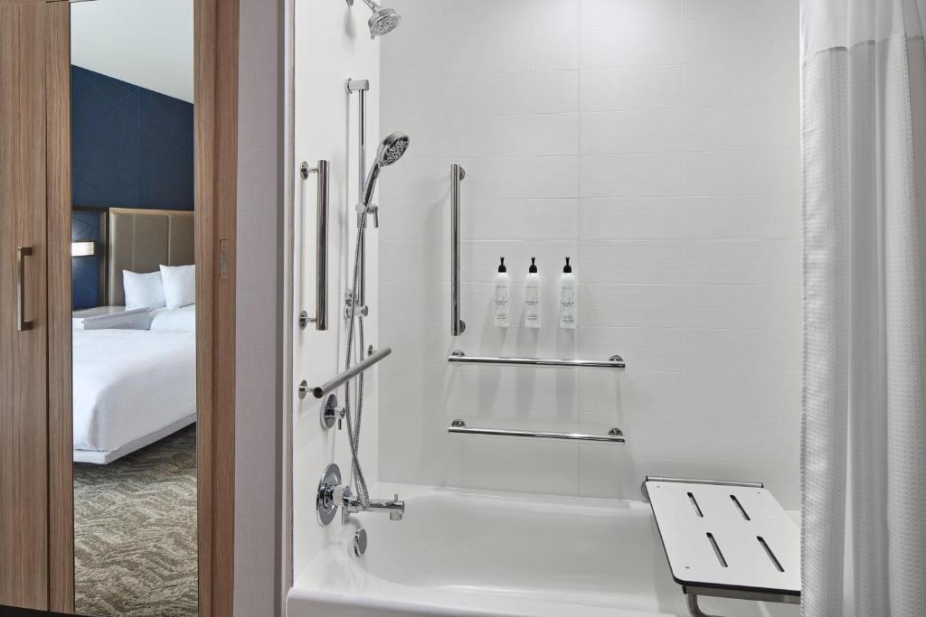 Koupelna v ubytování SpringHill Suites by Marriott Frederica