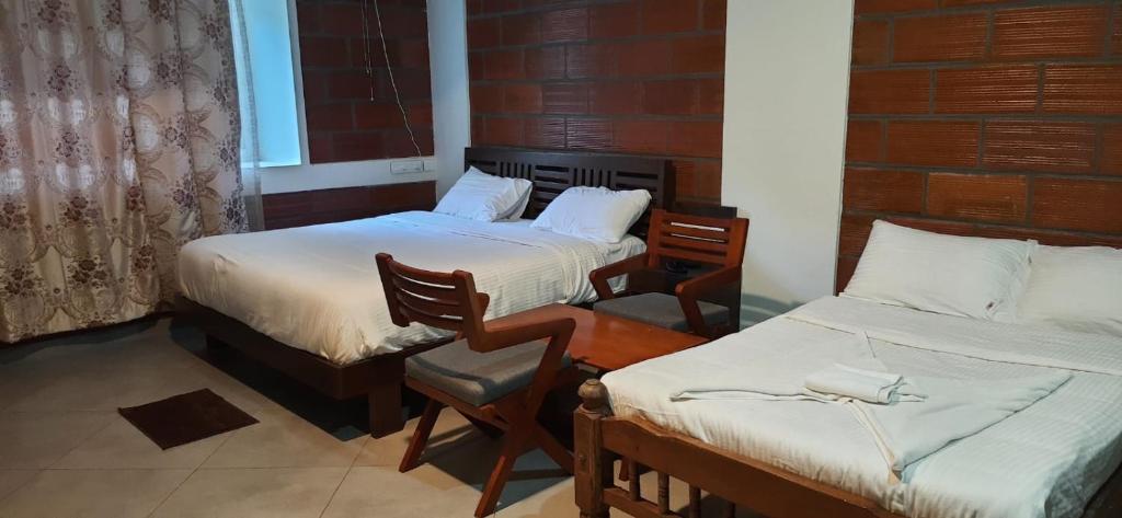 Postel nebo postele na pokoji v ubytování Coorg Vismaya Resort