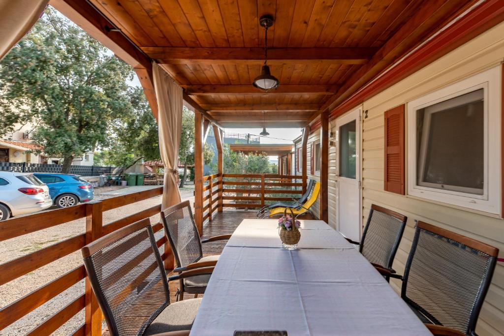 Balkon lub taras w obiekcie CAMP MRKVA MOBILE HOMES with POOL