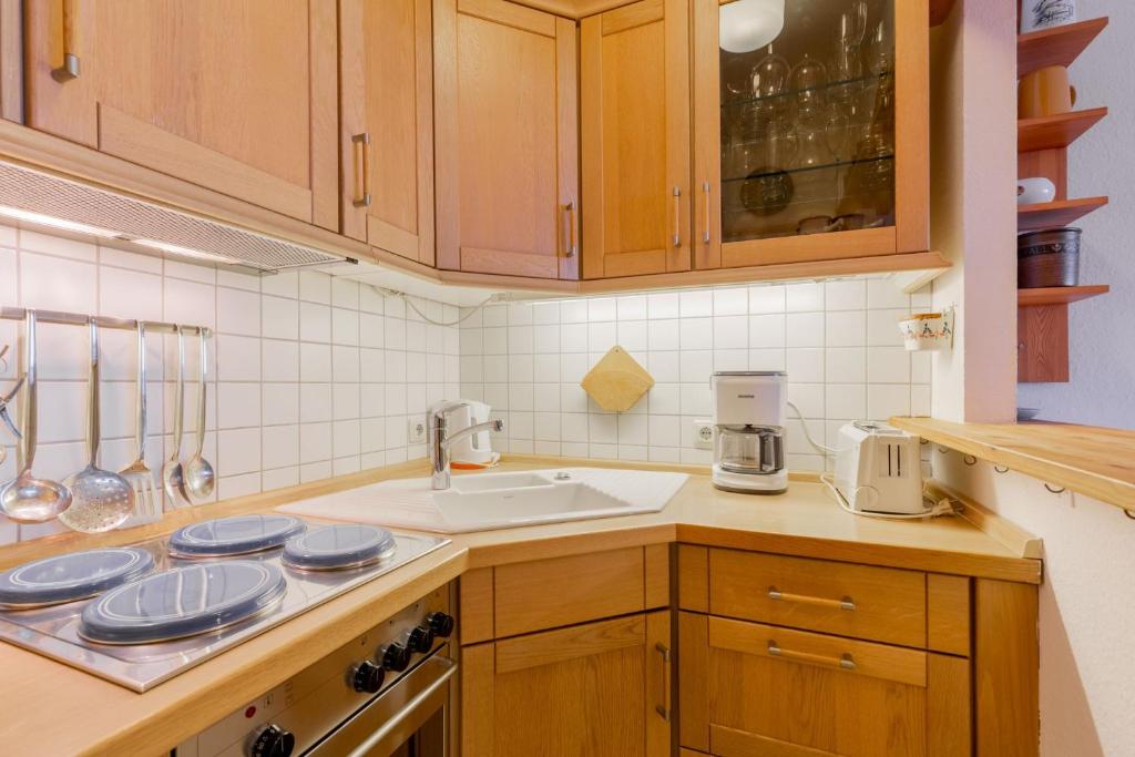 Kuchyň nebo kuchyňský kout v ubytování Grömitz-Center Whg 20