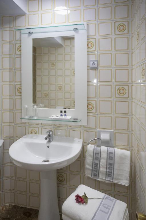 Hotel La Ruta - Standard Single Room
